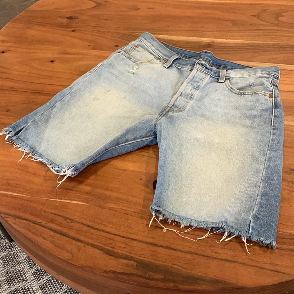 🕺 Used Good condition men’s 591 Levi's Blue Denim Jean shorts